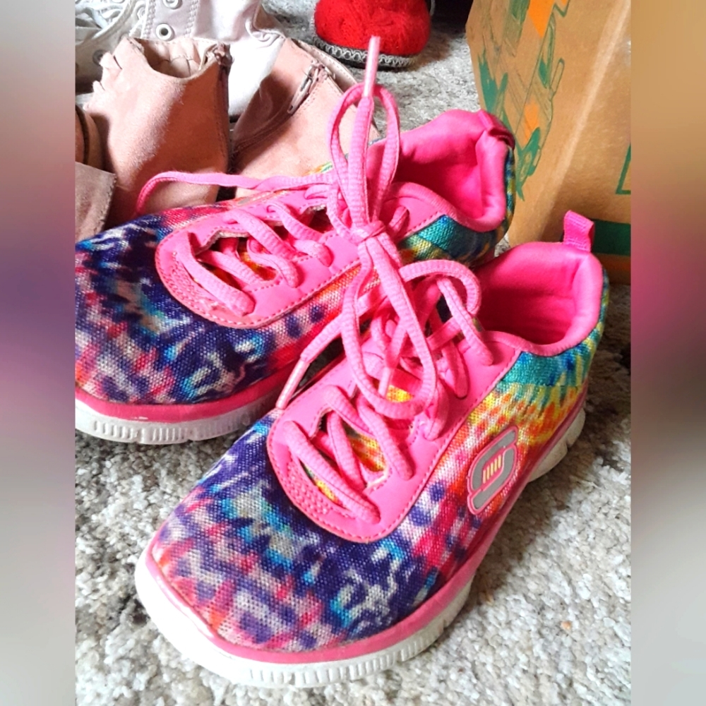 Girls tie dye tennis shoes